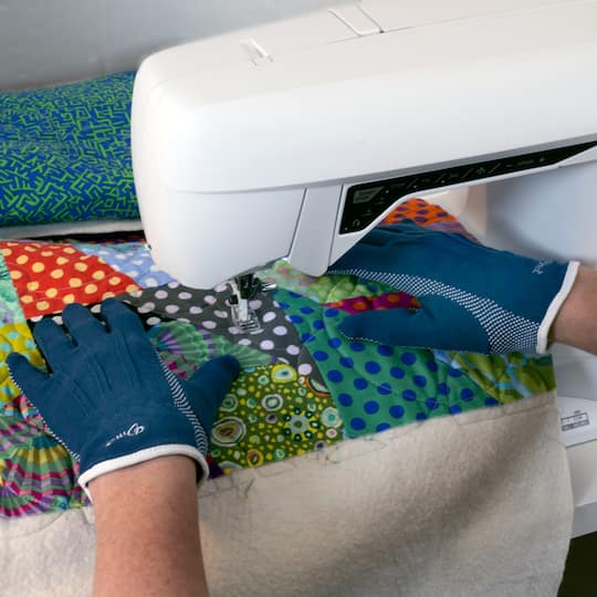 Dritz® Medium Machine Quilting Grip Gloves